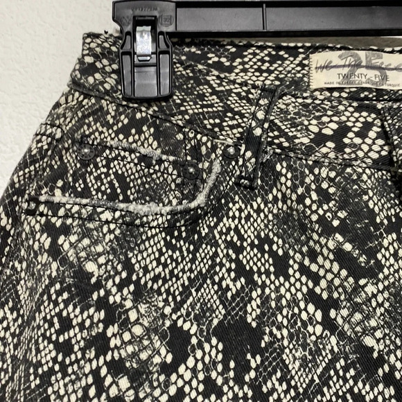 We The Free NWT Gator Skin Print Jean - Picture 12 of 13
